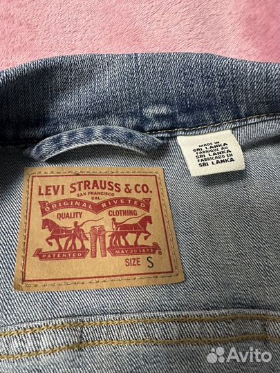 Джинсовая куртка levis