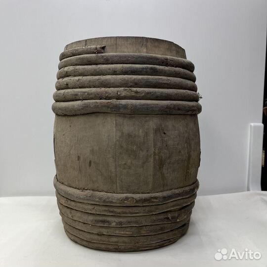 Бочка бочонок дубовый деревянный деревенский быт