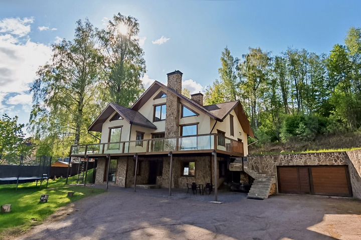 Коттедж 350 м² на участке 30 сот.