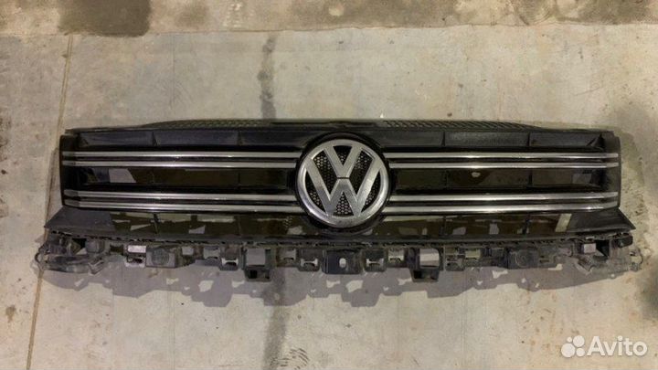 Решетка радиатора Volkswagen Tiguan
