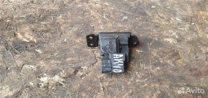 Замок багажника Kia Ceed 1