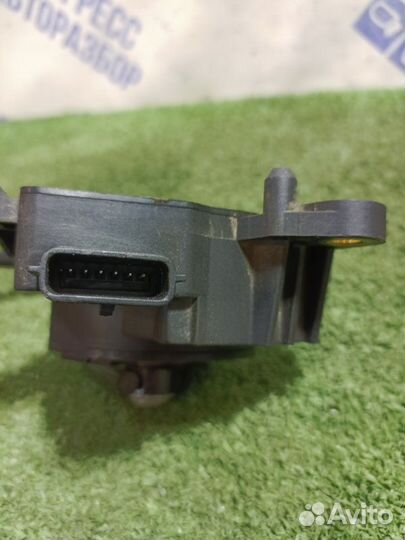 Педаль газа Nissan Tiida хэтчбек 1.6 HR16DE 2007