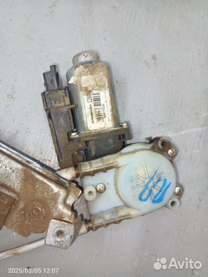 Стеклоподьемник передний правый Renault Megane K4M