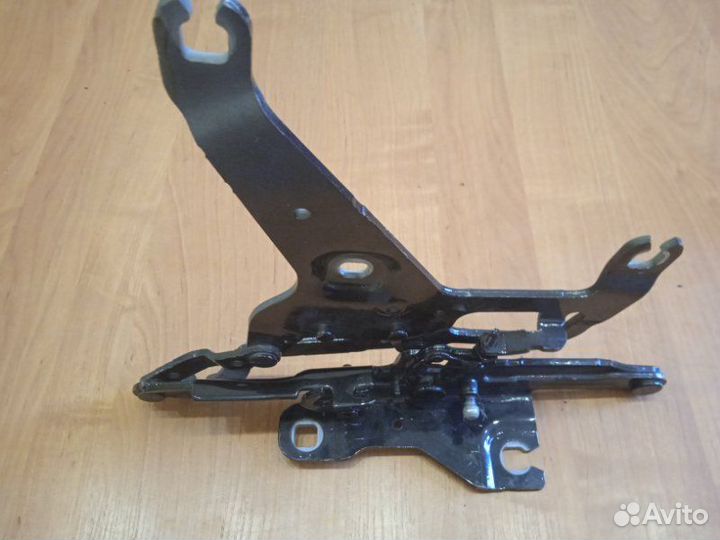 Петля капота правая Bmw X6 F16 4DX 4.0 2018