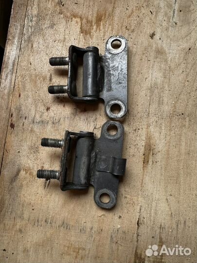 Петли для дверей