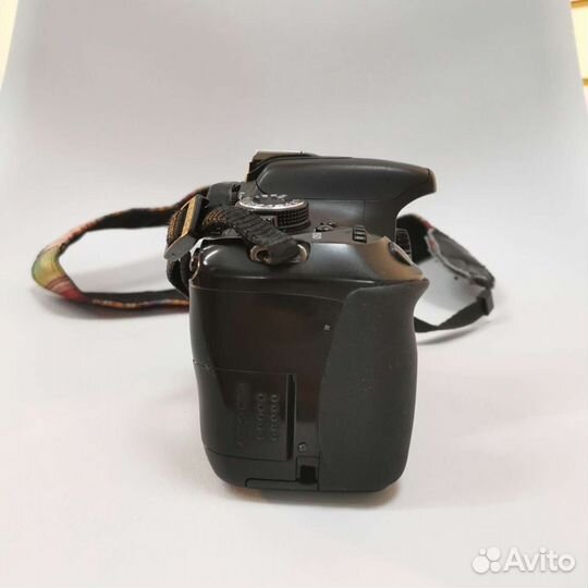 Зеркальный фотоаппарат Canon 600d