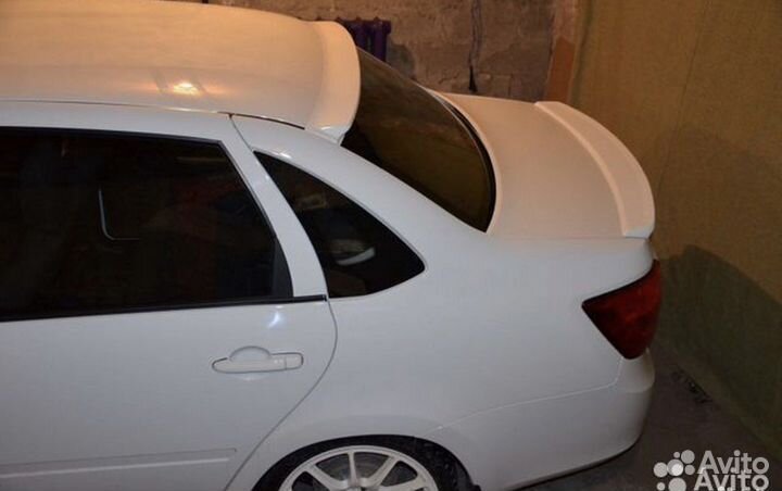 Спойлер козырек на заднее стекло granta