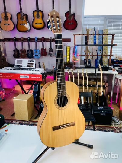 Гитара Yamaha C40M