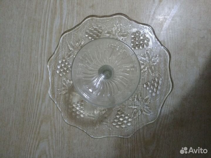 Тортница на ножке