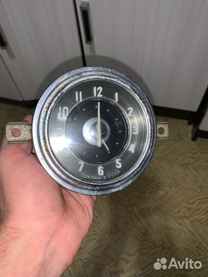 Автомобильные ретро часы