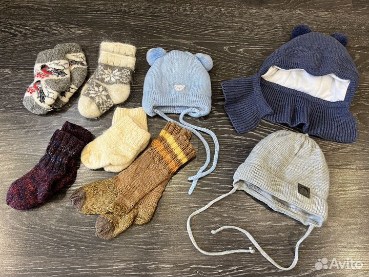 Шапки и носки для новорожденных