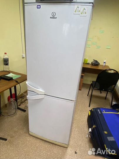 Холодильник indesit