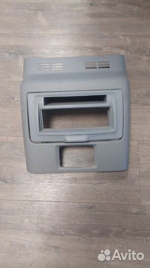 Накладка бордочка между сиденьями Toyota Land