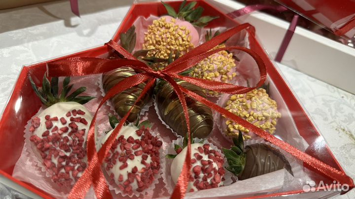 Клубника шоколада сердце красное