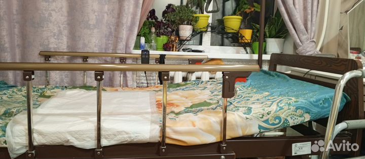 Кровать для лежачих больных с туалетом