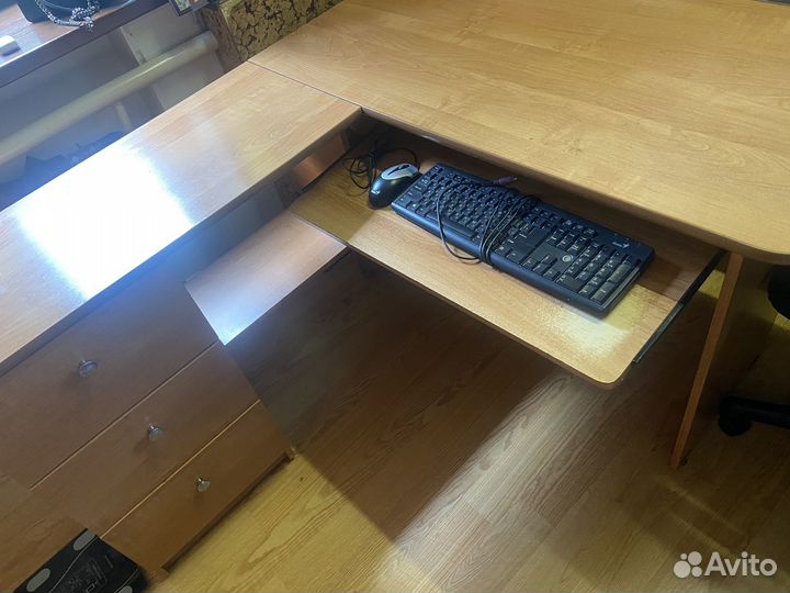 Компьютерный стол и стул