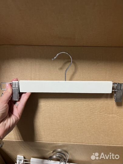 Вешалки плечики брючные деревянные белые