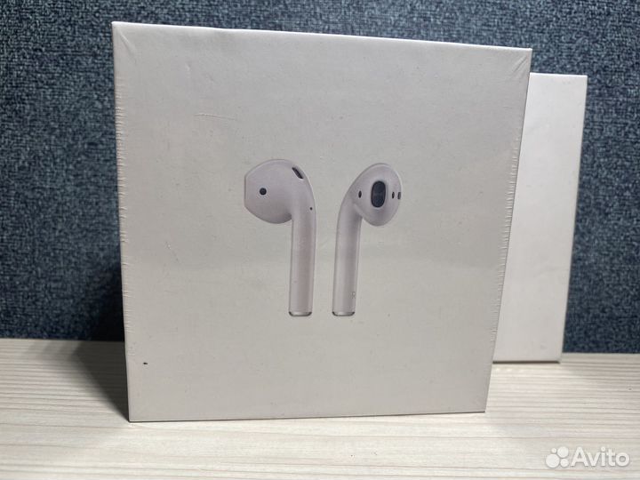 AirPods with Wireless Charging Case