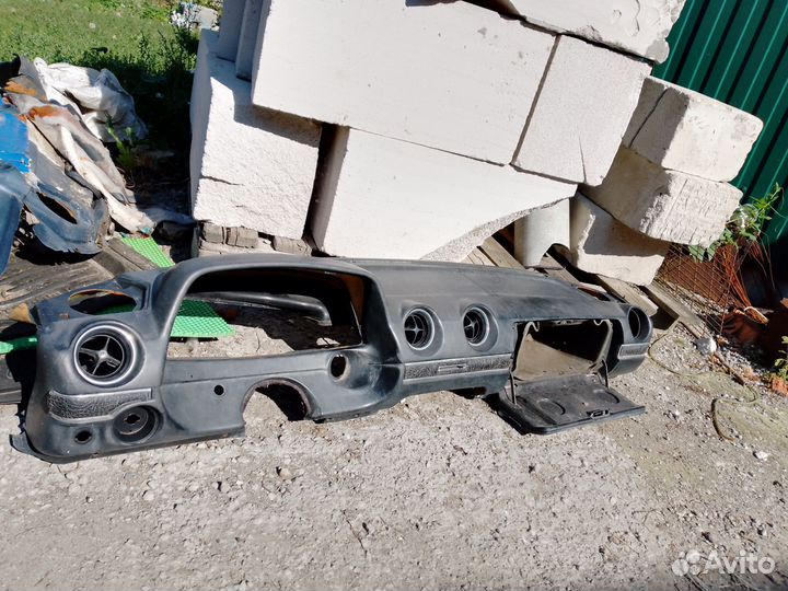 Панель, торпеда Mercedes Benz W123