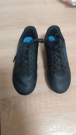 Детские футбольные бутсы