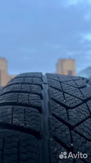 Pirelli Winter Sottozero 3 225/40 R19 и 255/35 R19 93H