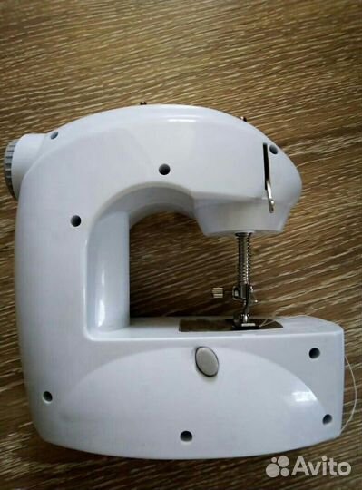 Обмен. Швейная машинка. Требуется наладка или ремо