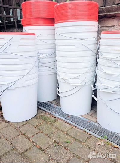 Ведро пластиковое с крышкой пищевое