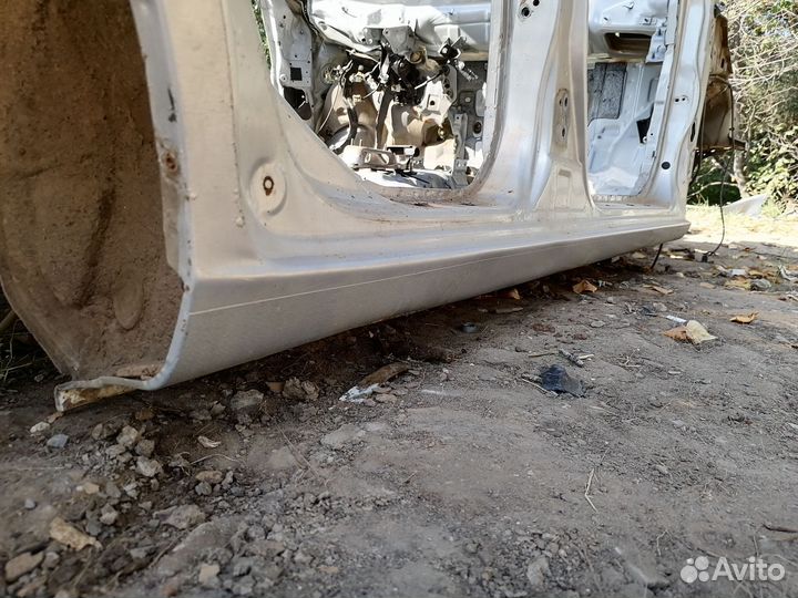 Порог правый Нyundаi Аccent Xундaй Aкцeнт