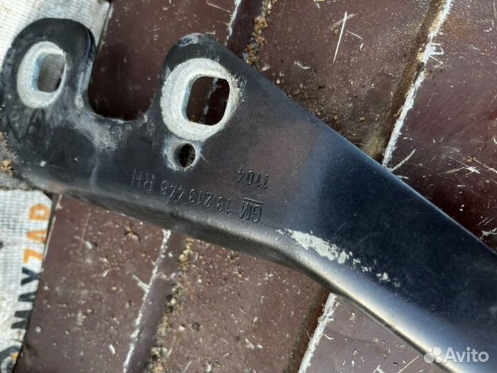 Петли капота Opel Astra H седан 1.6 Z16XER 2008