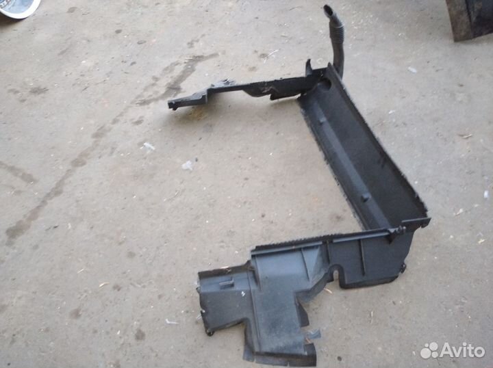 Дефлектор радиатора в сборе Renault Scenic 3 2009