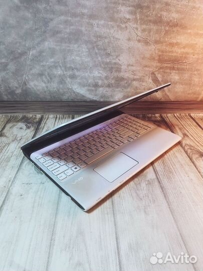 Ноутбук Sony Vaio белый/Radeon HD 6650m/i5