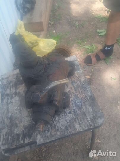 На газель; насос Гура и рулевой редуктор для гура