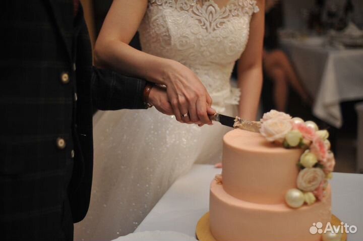 Свадебное платье 42 44 бу