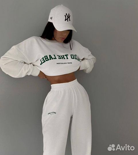 Спортивный костюм женский