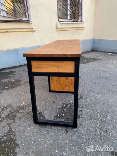 Маникюрный стол