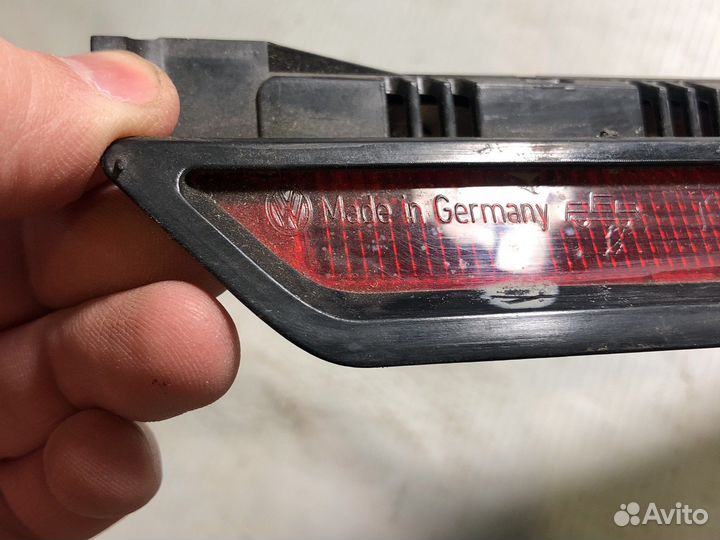 Фонарь стоп сигнала Пассат б5 седан