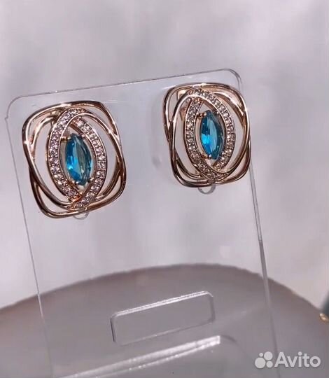 Серьги с камнем