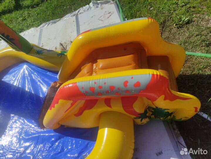 Детский надувной бассейн с горкой