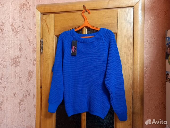 Свитер ярко синий. Размер 40-46
