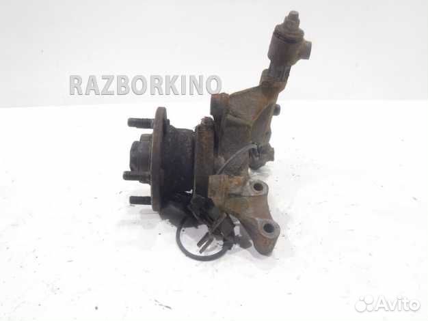 Кулак задний правый Мазда