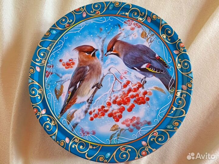 Жестяная банка из под печенья