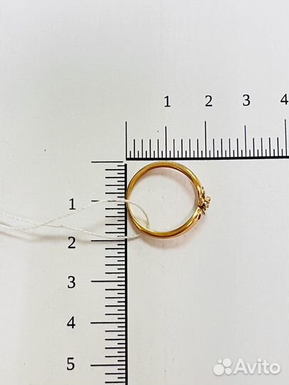 Кольцо с синтетическим камнем Золото