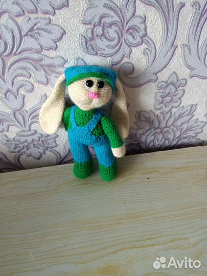 Вязаный зайчик