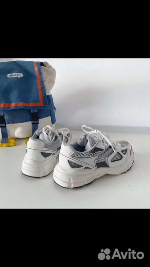 Кроссовки новые