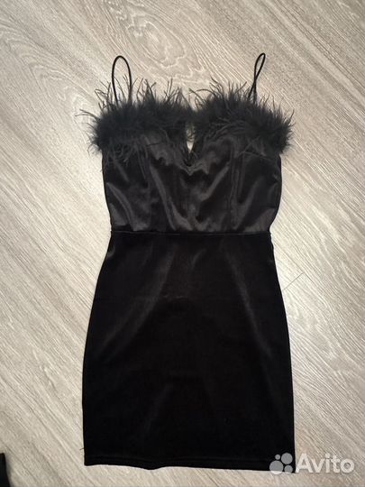 Черное мини платье