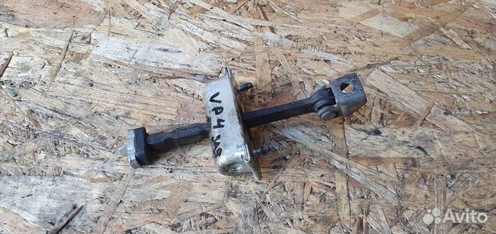 Ограничитель двери задний Opel Corsa D 2006-2015