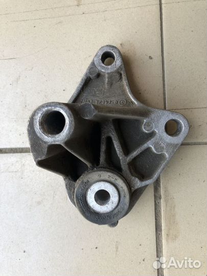 Кронштейн двигателя Ford Focus 3