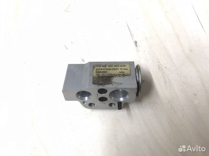 Клапан кондиционера 1K0820679 Passat B7