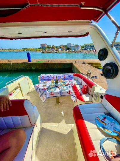 Аренда моторной яхты с капитаном в Геленджике