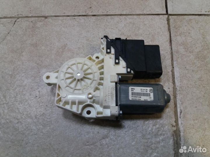 Моторчик стеклоподъемника Volkswagen Tiguan 5N1 20